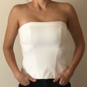 Structured strapless top